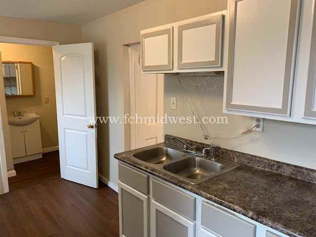 2642 Fox Ave - Photo 3 of 7