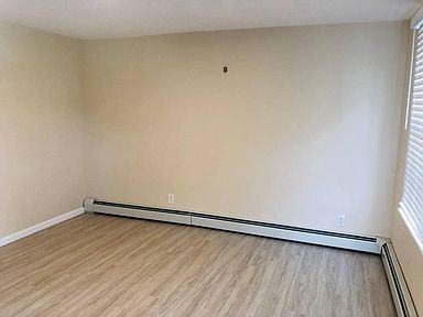 79 Saint Stephens Ave - Photo 2 of 9