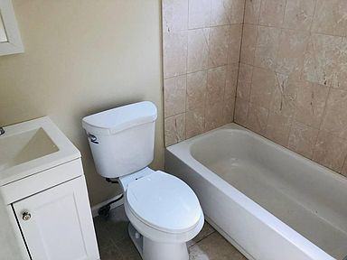 79 Saint Stephens Ave - Photo 3 of 9