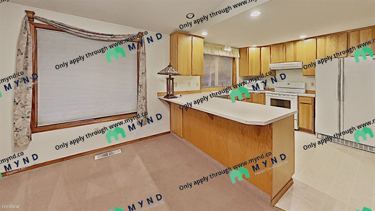 2911 Ne 42nd St - Photo 2 of 17