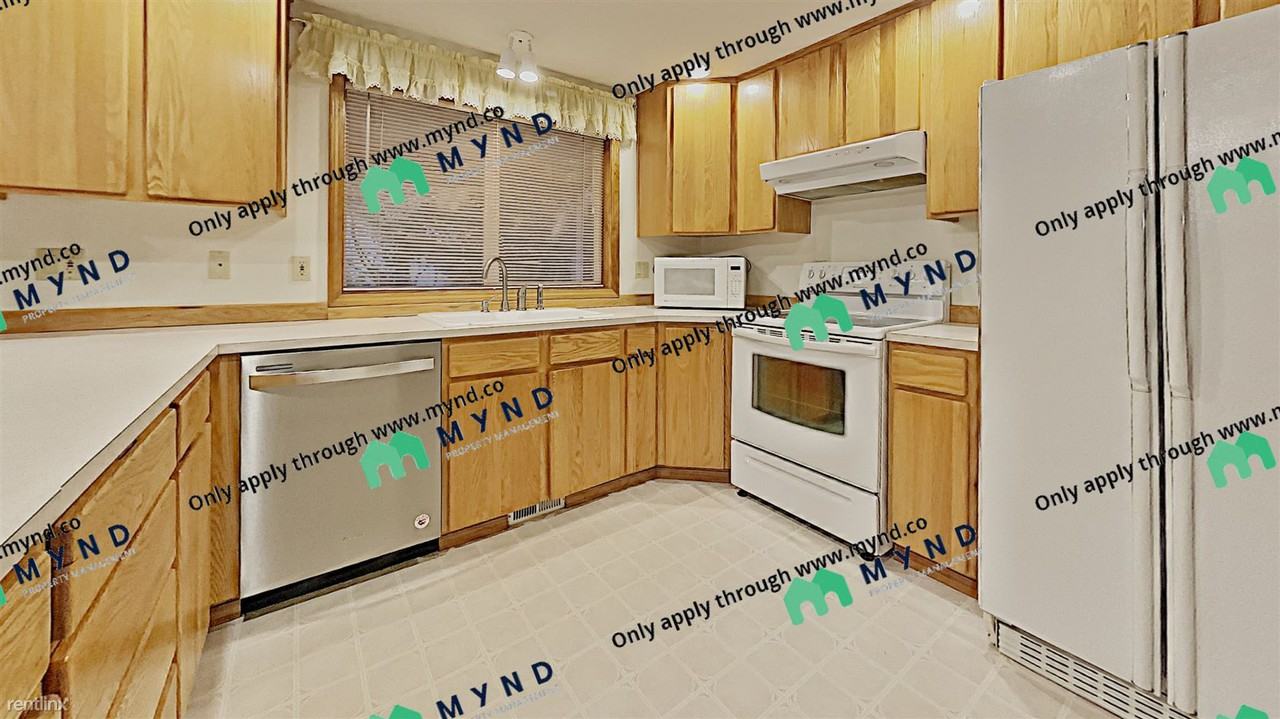 2911 Ne 42nd St - Photo 3 of 17