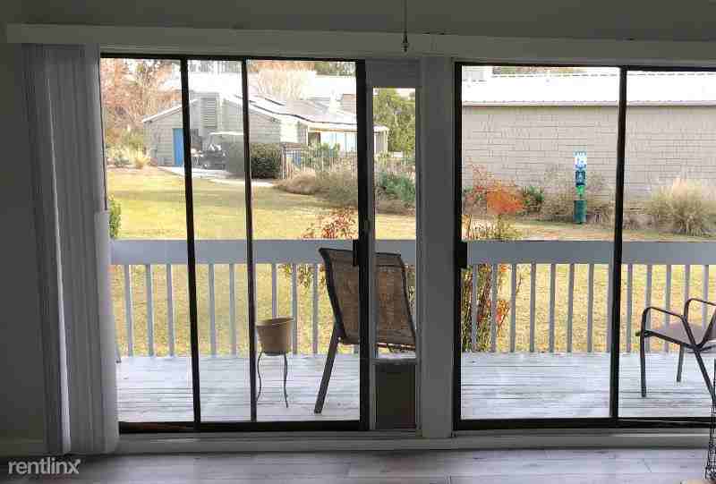 1100 Seacliff Dr - Photo 3 of 7