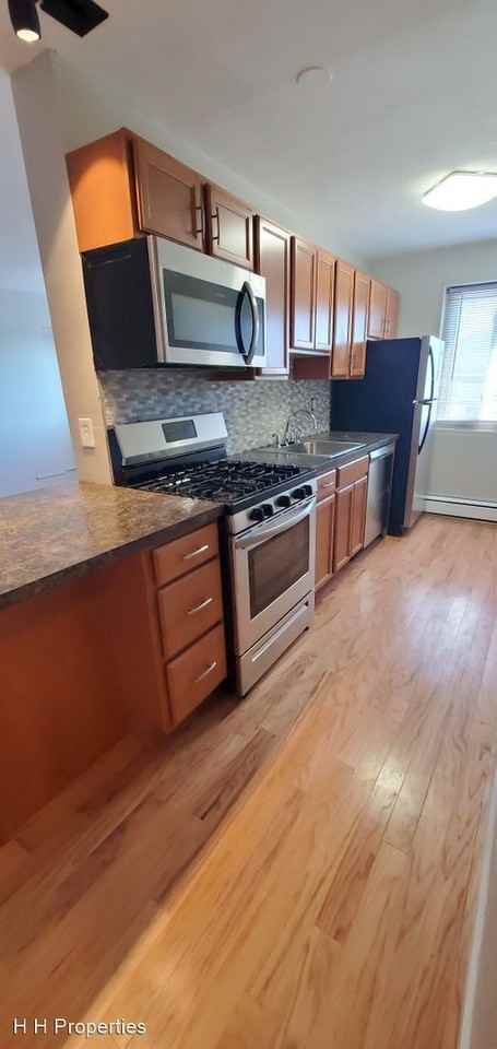 5551 Centre Ave - Photo 3 of 15