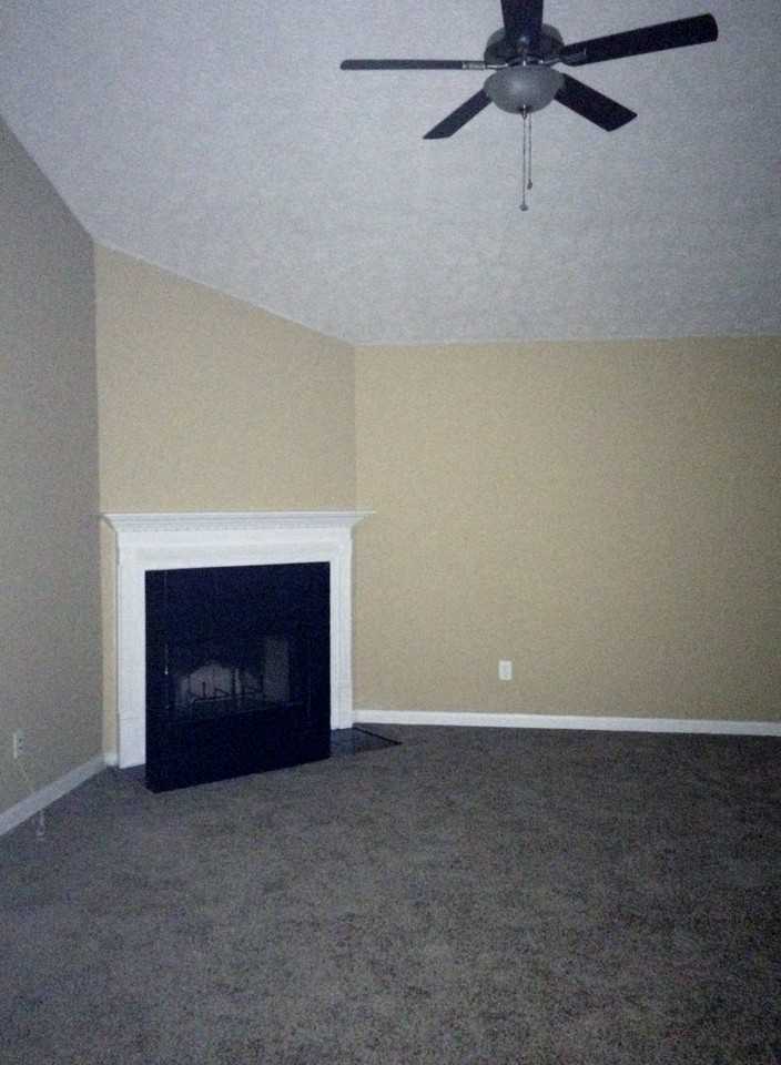 210 Bluff Ct - Photo 2 of 16