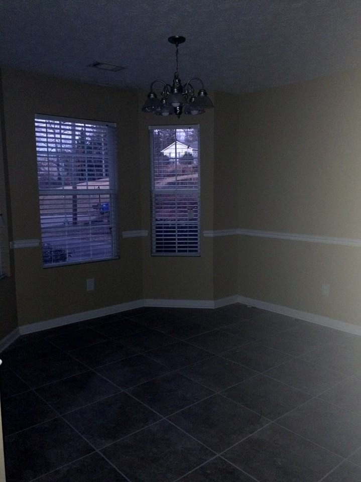 210 Bluff Ct - Photo 3 of 16