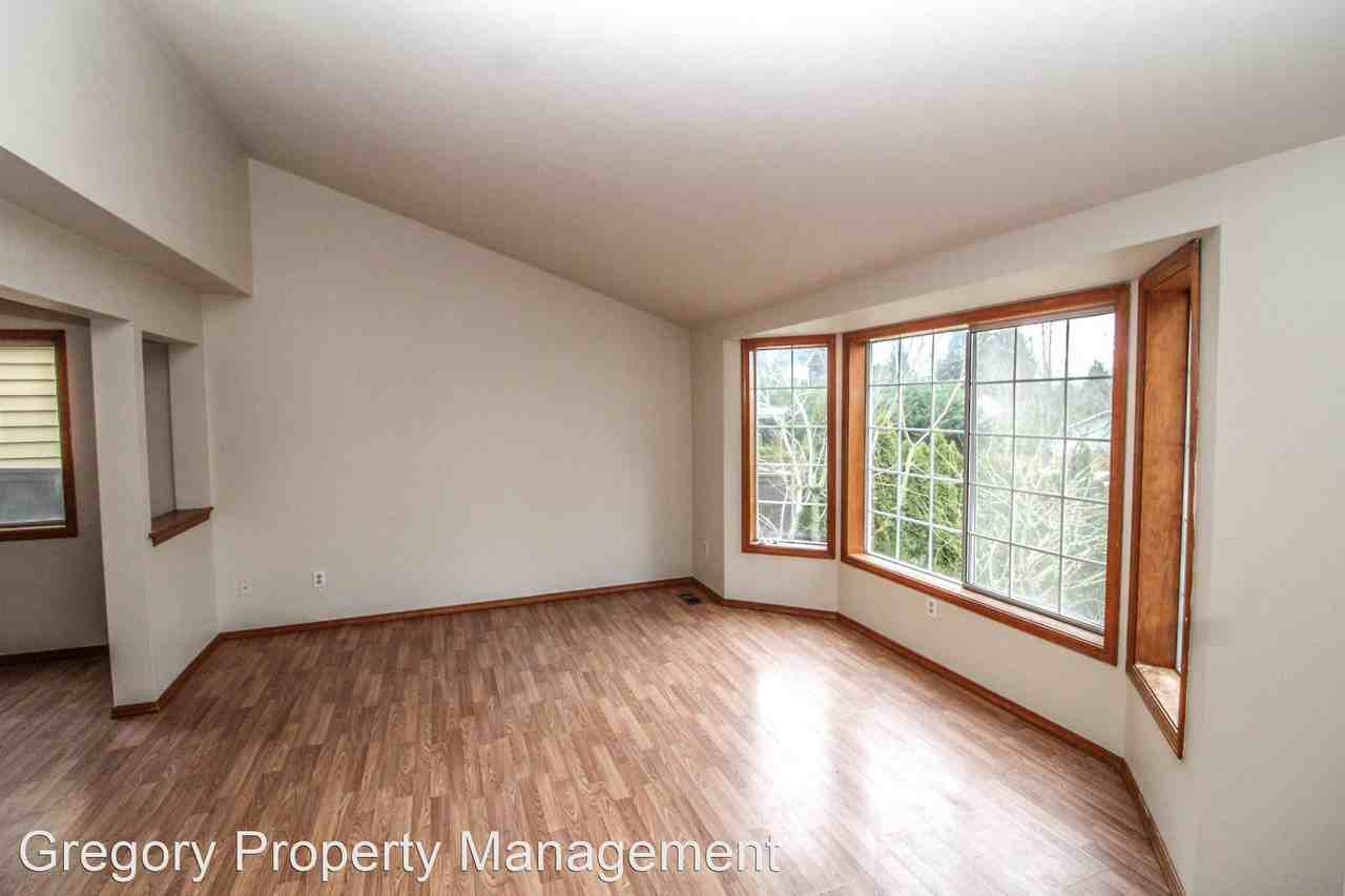 108 61st Pl Se - Photo 3 of 19