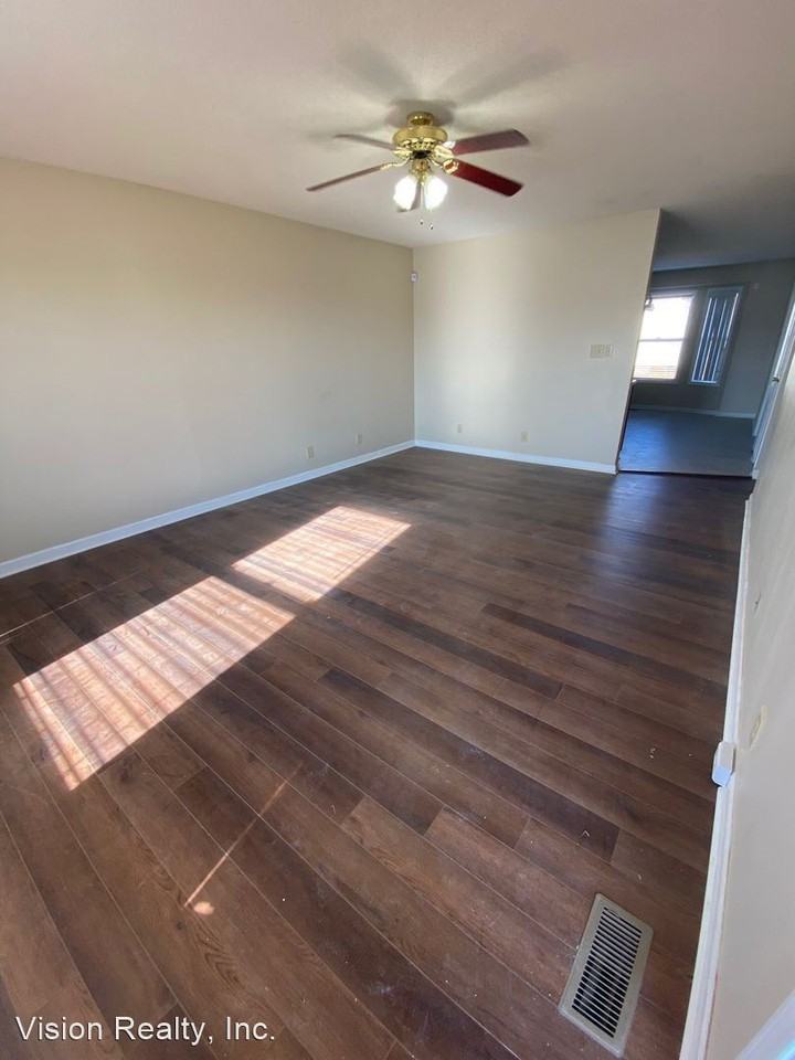 701 Carbondale Dr - Photo 2 of 14