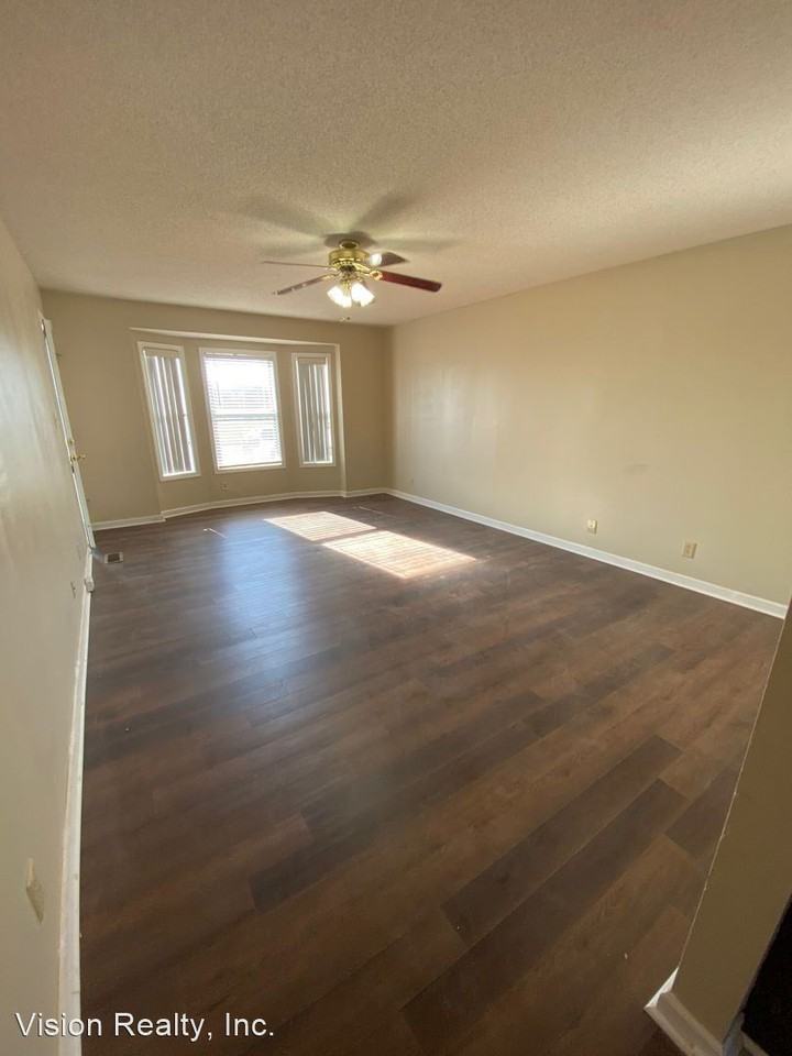 701 Carbondale Dr - Photo 3 of 14