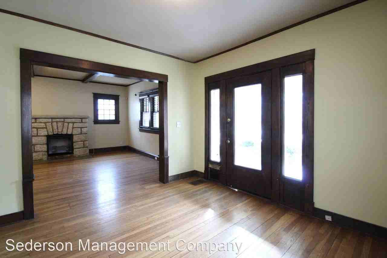 108 W 61st Ter - Photo 3 of 13