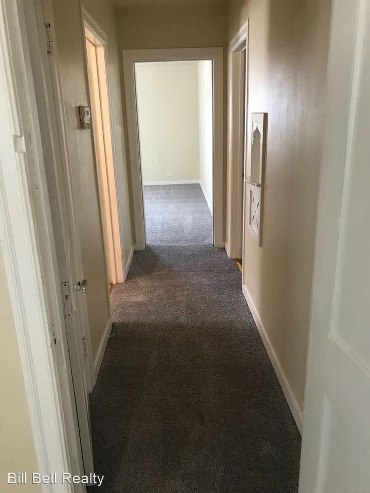 2408 8th St - Photo 3 of 10
