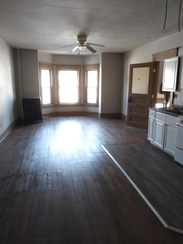 805 W 2nd St - Photo 2 of 4