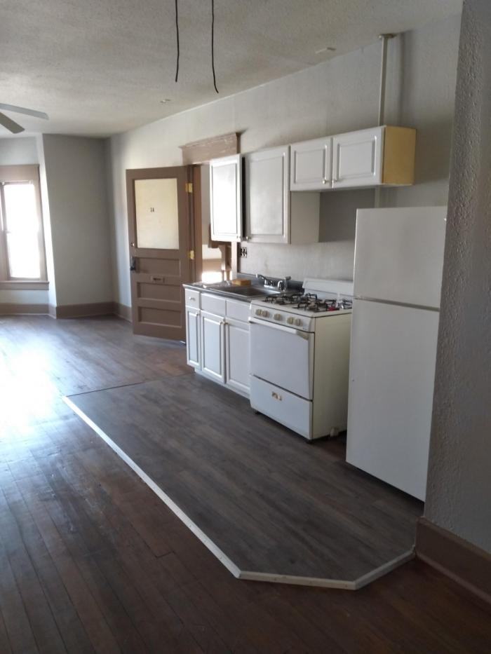 805 W 2nd St - Photo 3 of 4