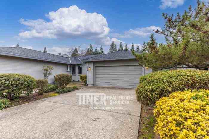 306 Inverness Ct - Photo 2 of 26