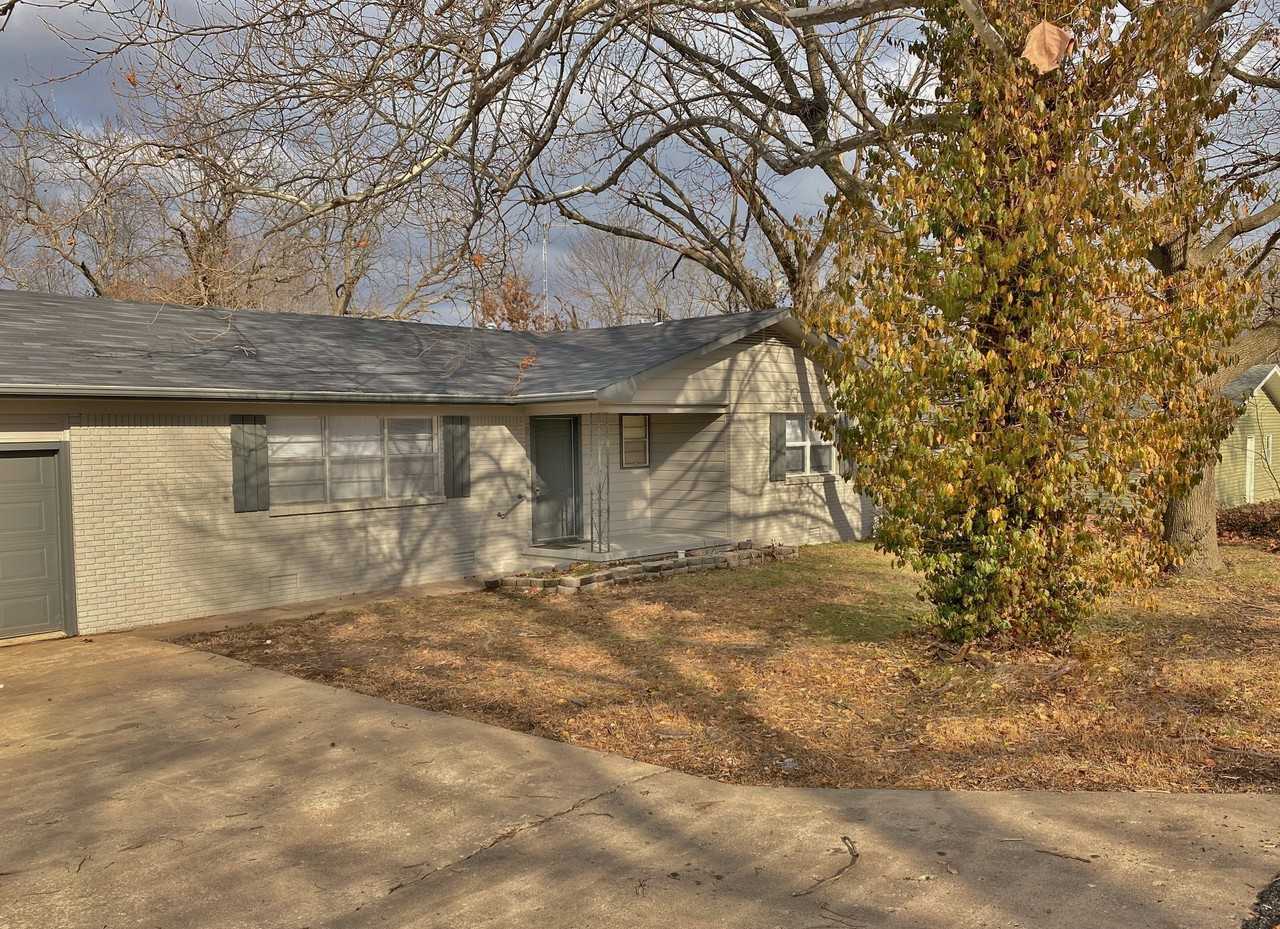 1204 Nw 2nd St - Photo 2 of 22