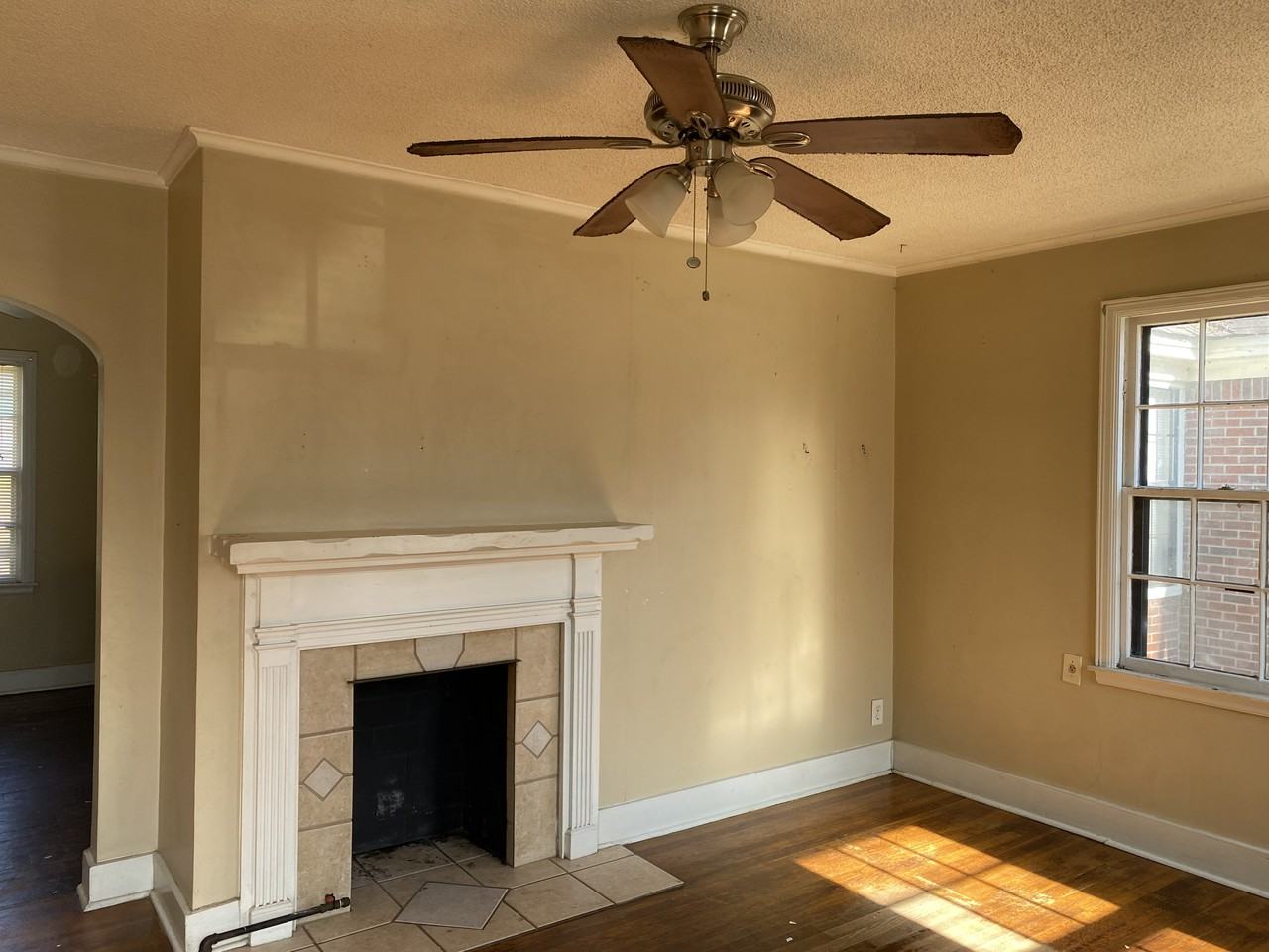 1130 Knox Ave - Photo 3 of 6