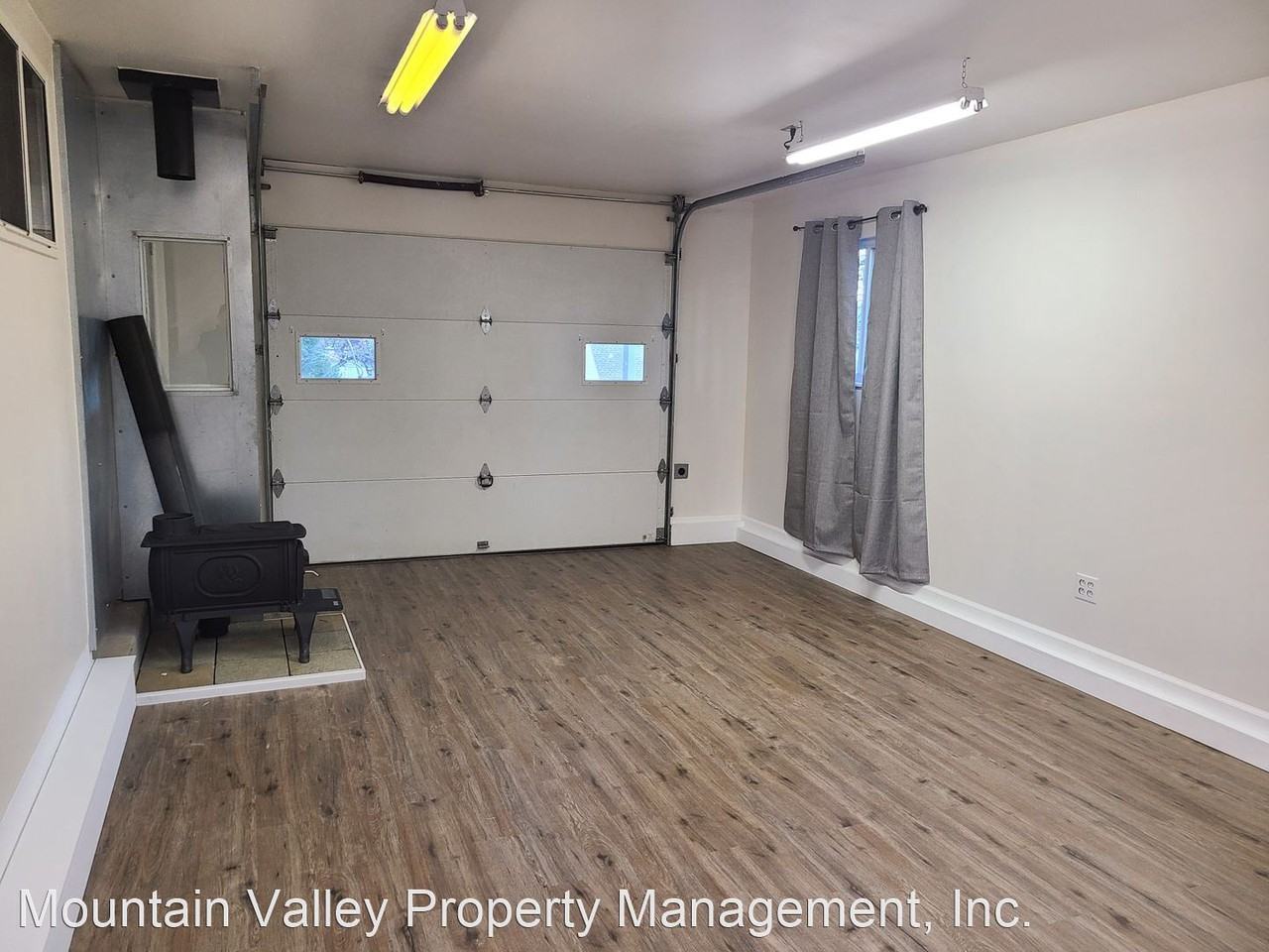 111 W Oak Street - Photo 2 of 6