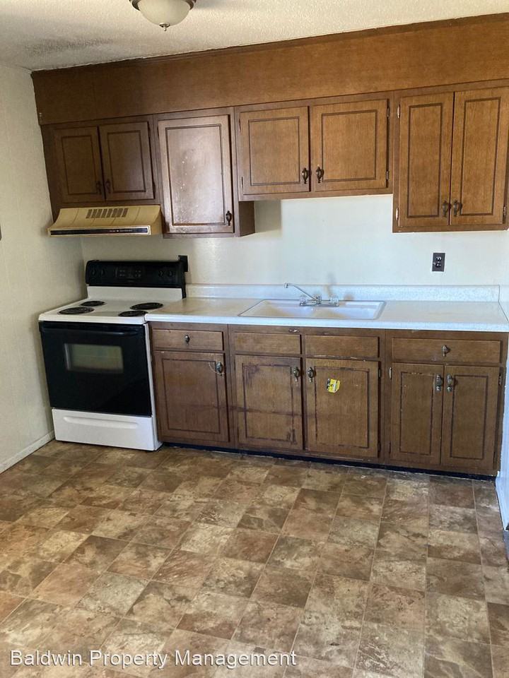 1401 E. FIFTH STREET - Photo 2 of 8