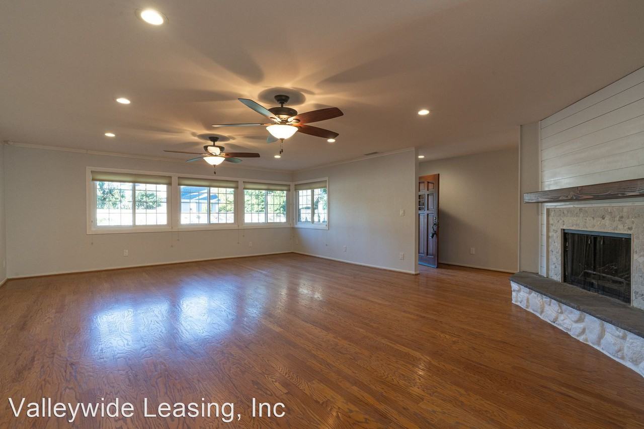 24622 Wayman St - Photo 3 of 25