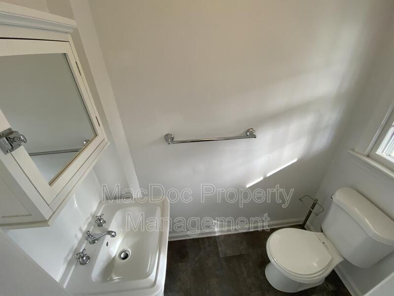 12111 E Gate Ln - Photo 3 of 18