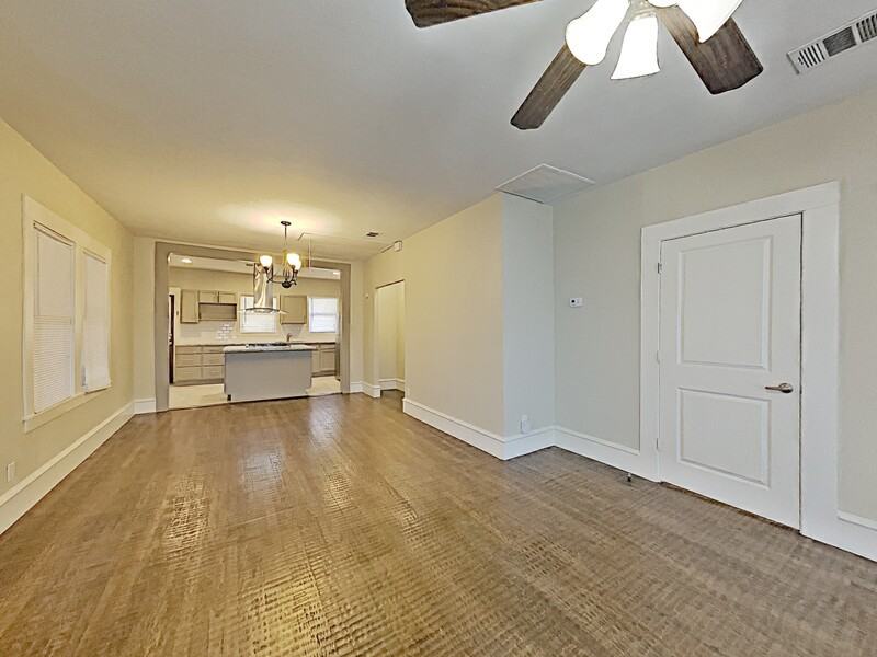 929 S Rosemont Ave - Photo 3 of 12