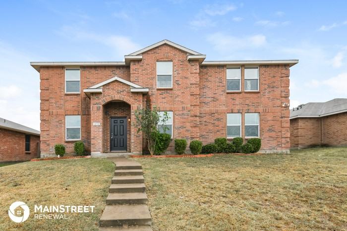 1232 Candler Dr - Photo 2 of 18