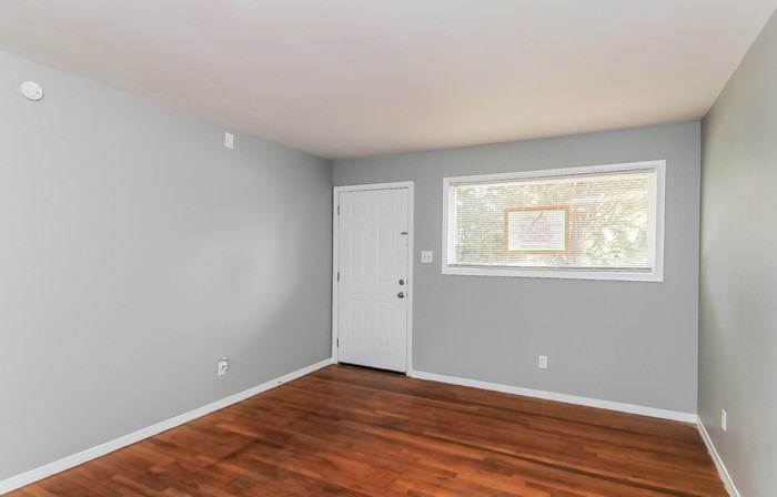 464 Camrose Way Nw - Photo 2 of 15