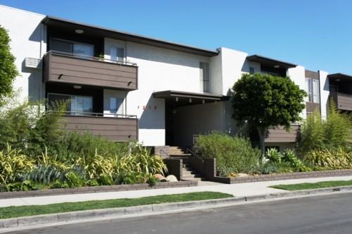 1310 Wellesley Ave #210