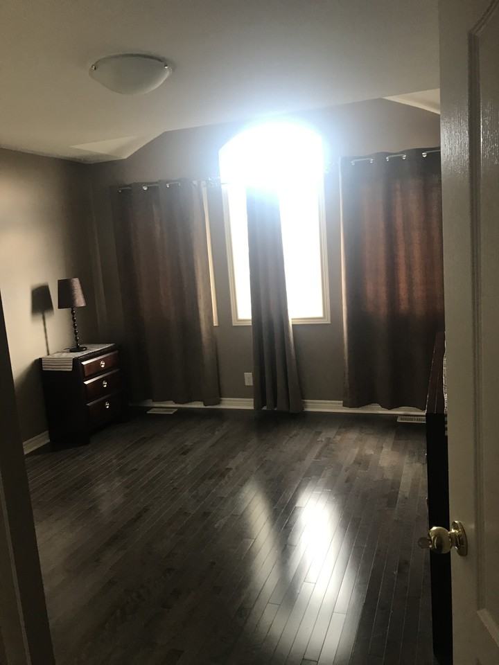 Room Newmarket/East Gwillimbury Apartments 95 Old Field Crescent