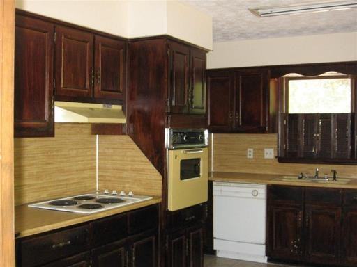 140 Hazel Way - Photo 2 of 6