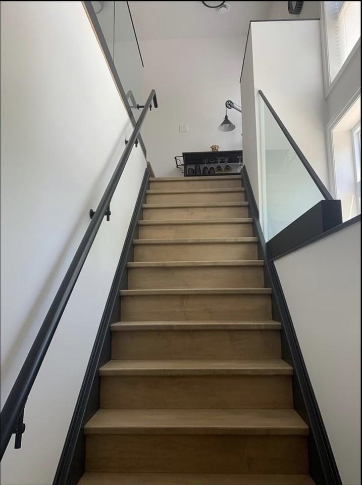 583 Oxford East - Photo 2 of 17