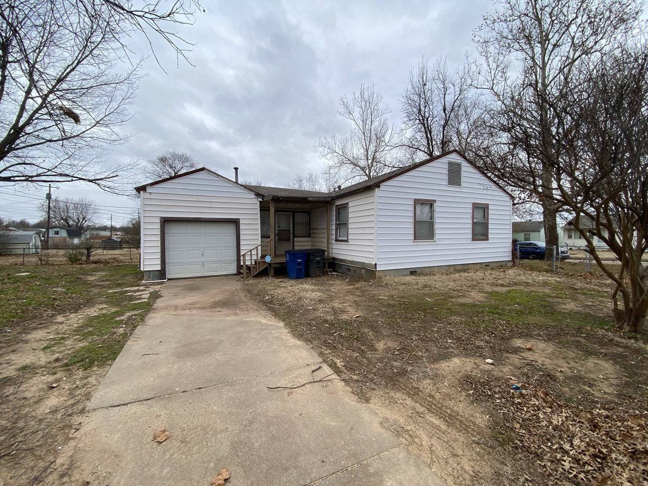 1420 N College Ave - Photo 2 of 19