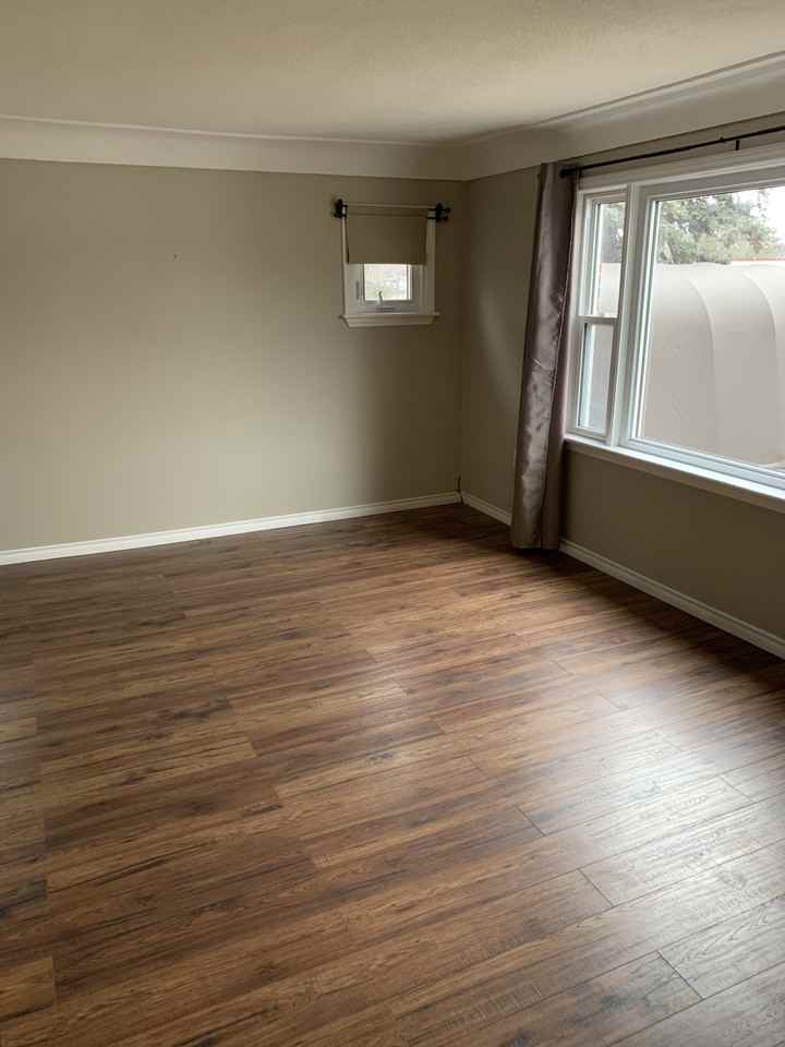 427 Springbank Drive - Photo 2 of 11