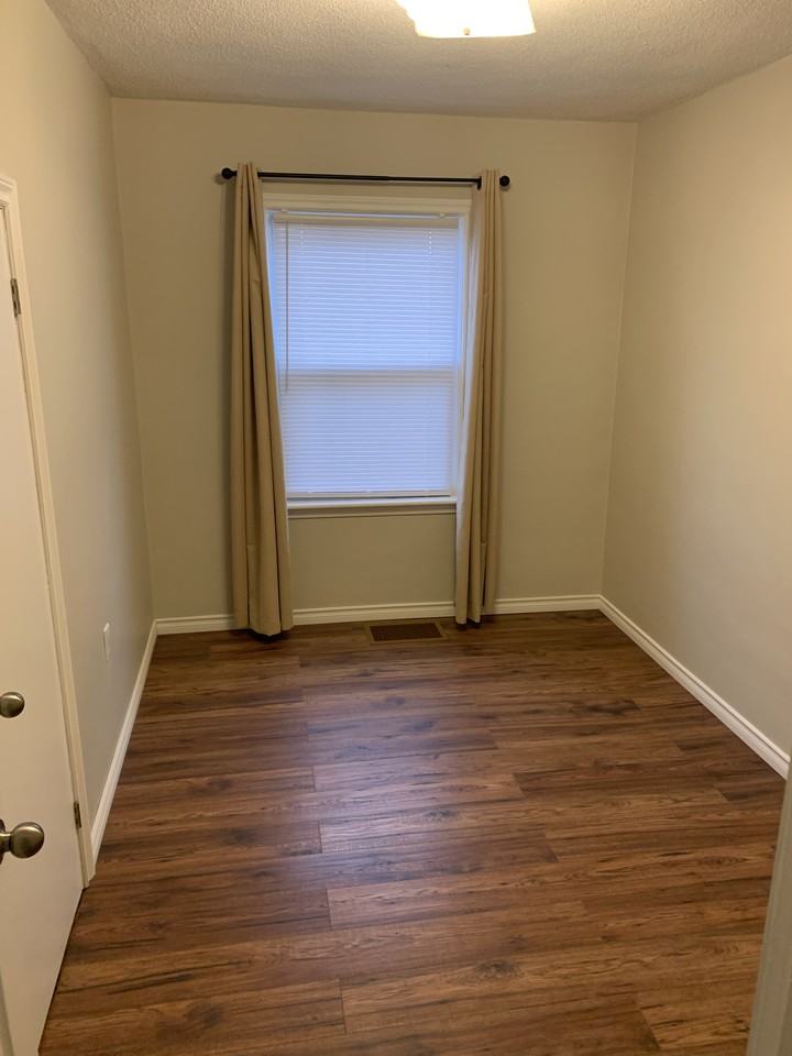 427 Springbank Drive - Photo 3 of 11