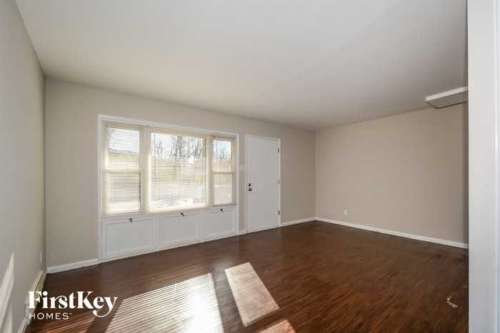 6923 Heege Rd - Photo 3 of 15