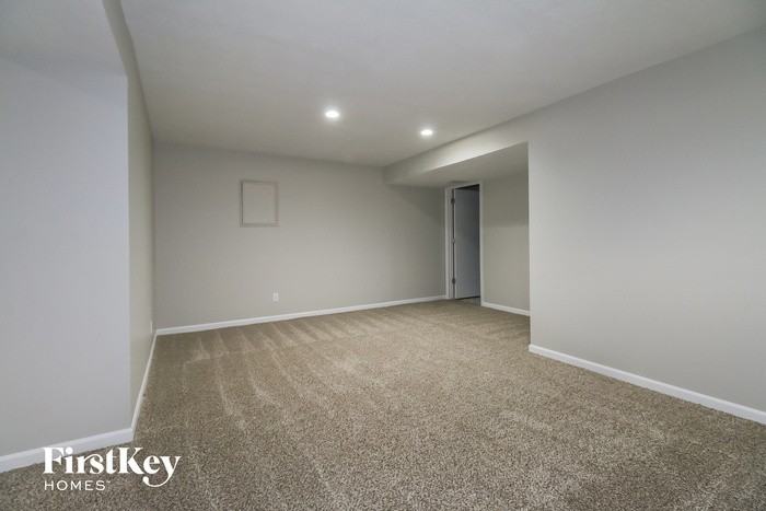 10050 N Central St - Photo 3 of 15