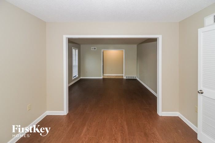 3333 Summerhill Dr - Photo 3 of 15