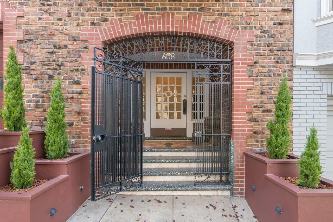 608 Noe St - Photo 3 of 40