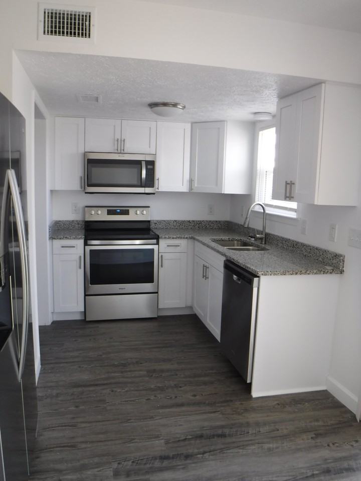 1637 North James Avenue - Photo 2 of 6