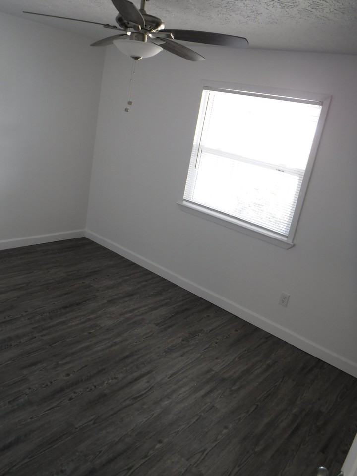 1637 North James Avenue - Photo 3 of 6