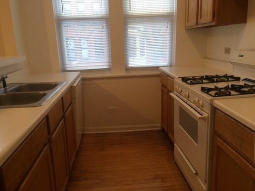 2100 N Albany Ave - Photo 2 of 5