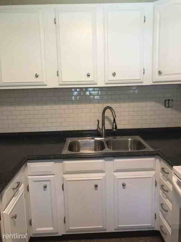 1621 25th St - Photo 2 of 8