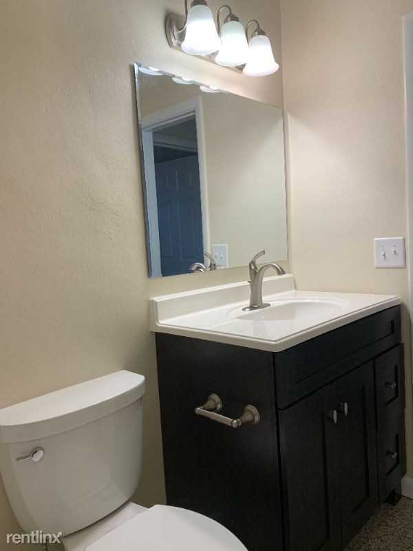 1621 25th St - Photo 3 of 8