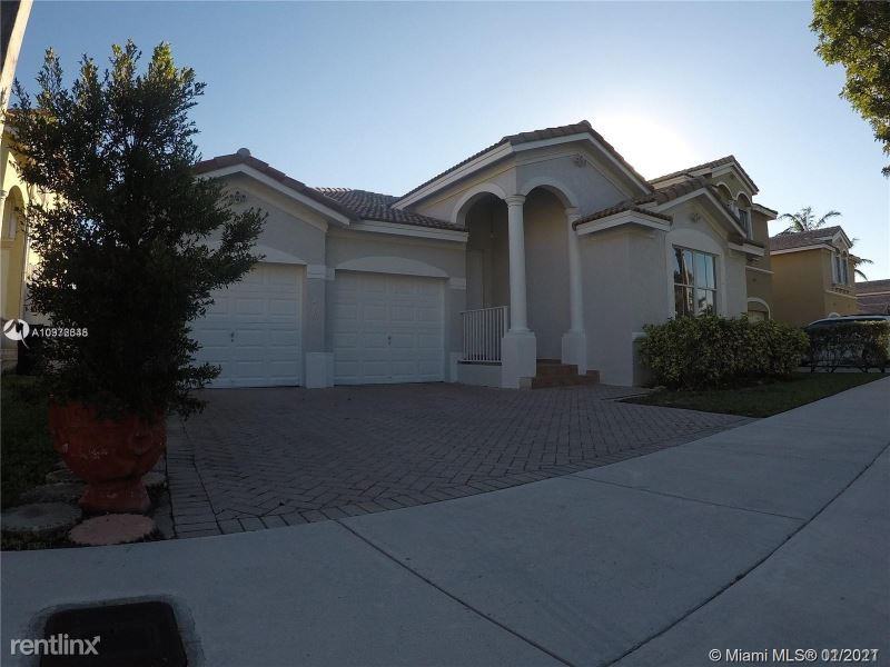 11270 Nw 48th Ter - Photo 2 of 26