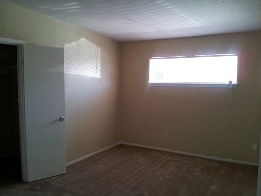 601 N Oak St - Photo 2 of 15