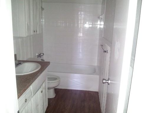 601 N Oak St - Photo 3 of 15