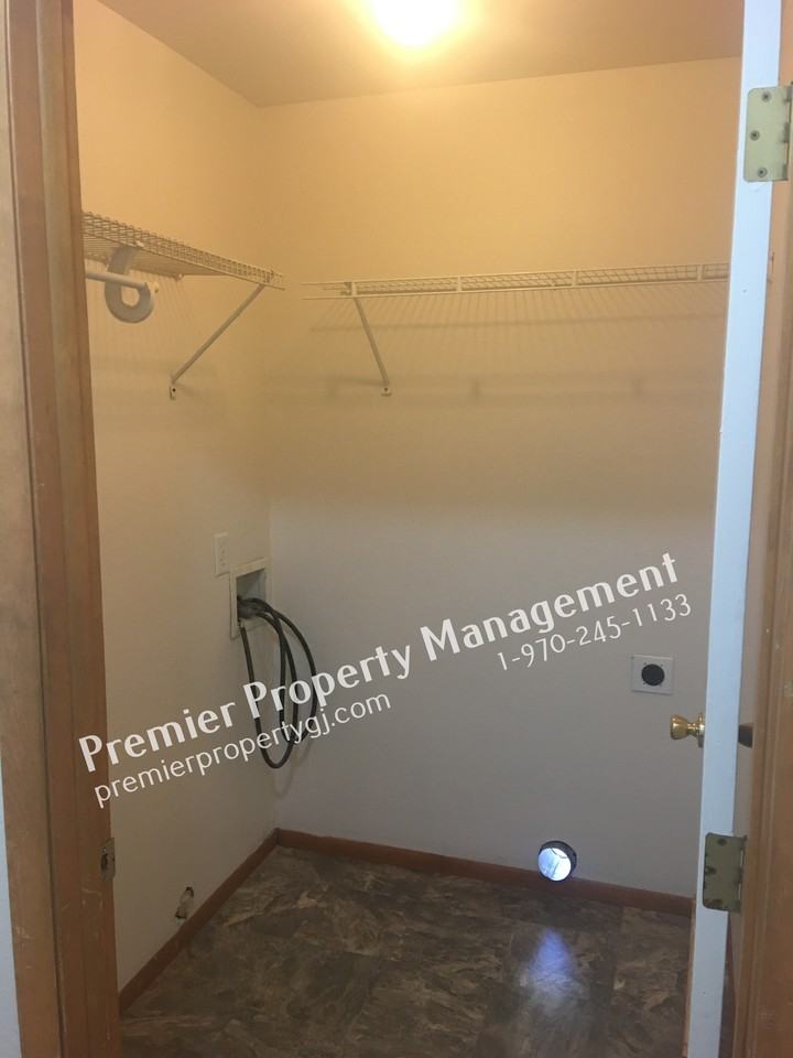 464 Pera St - Photo 6 of 13