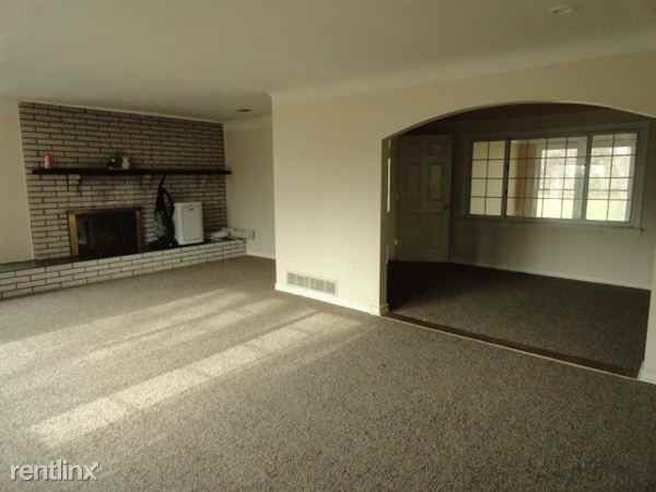 33700 Beechwood St - Photo 2 of 5