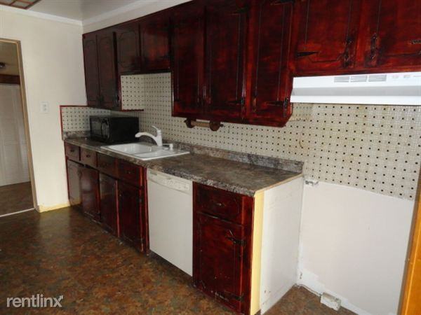 33700 Beechwood St - Photo 3 of 5