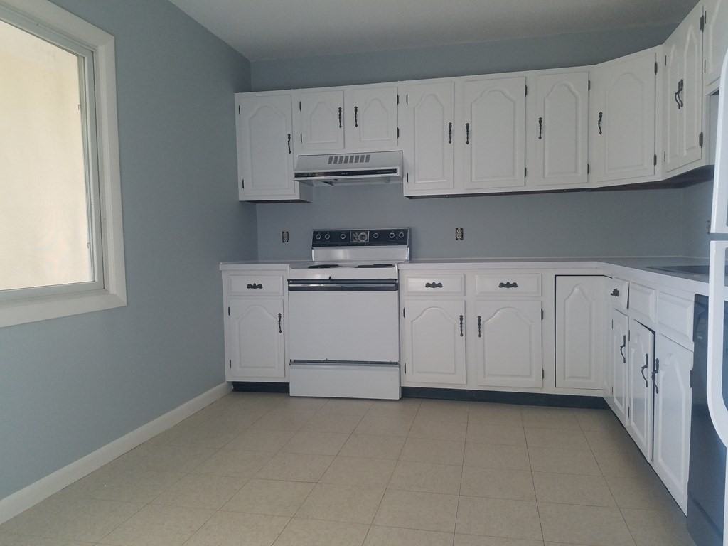 17 Beach St Unit G - Photo 3 of 8