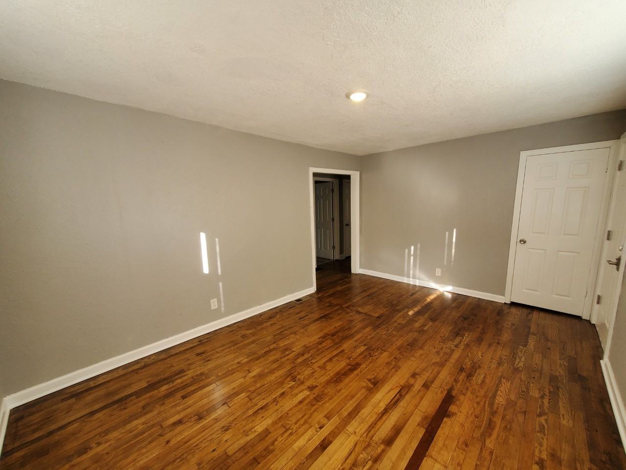 5646 Wabash Avenue - Photo 3 of 13